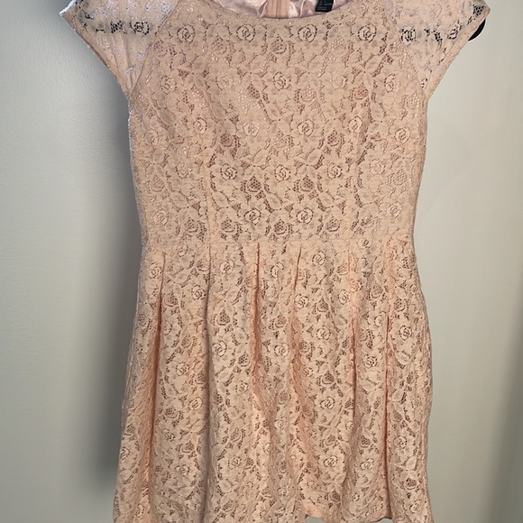 Forever 21 peachy pink, floral lace, day dress - Picture 4 of 7